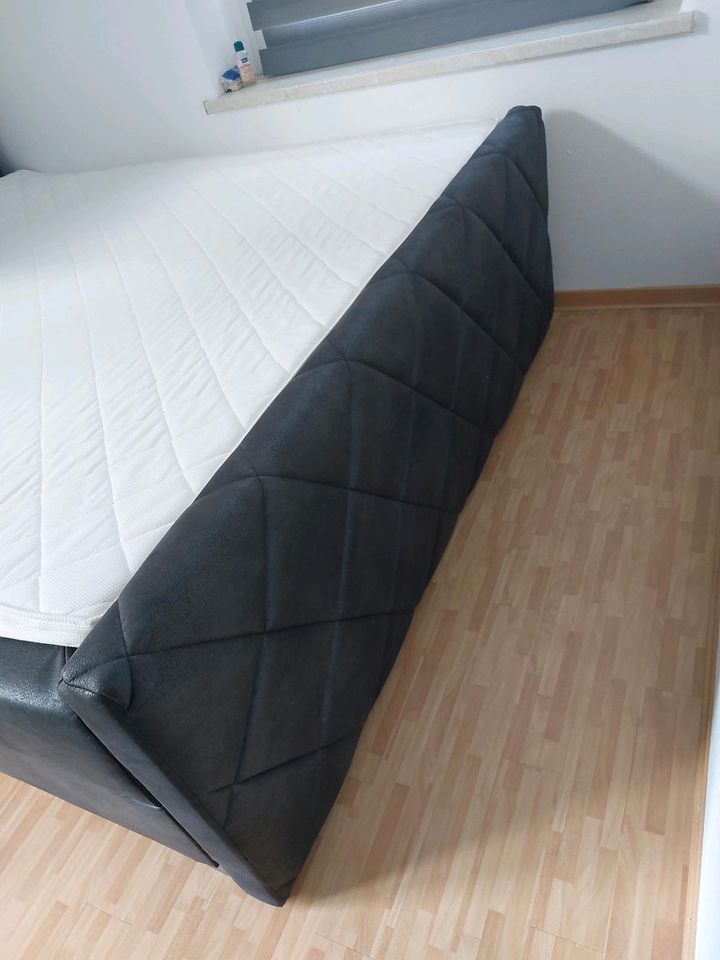 Boxspringbett neuwertig in Aue