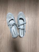 3 Paar offene Schuhe in grau und weiß mit Riemen Nordrhein-Westfalen - Remscheid Vorschau