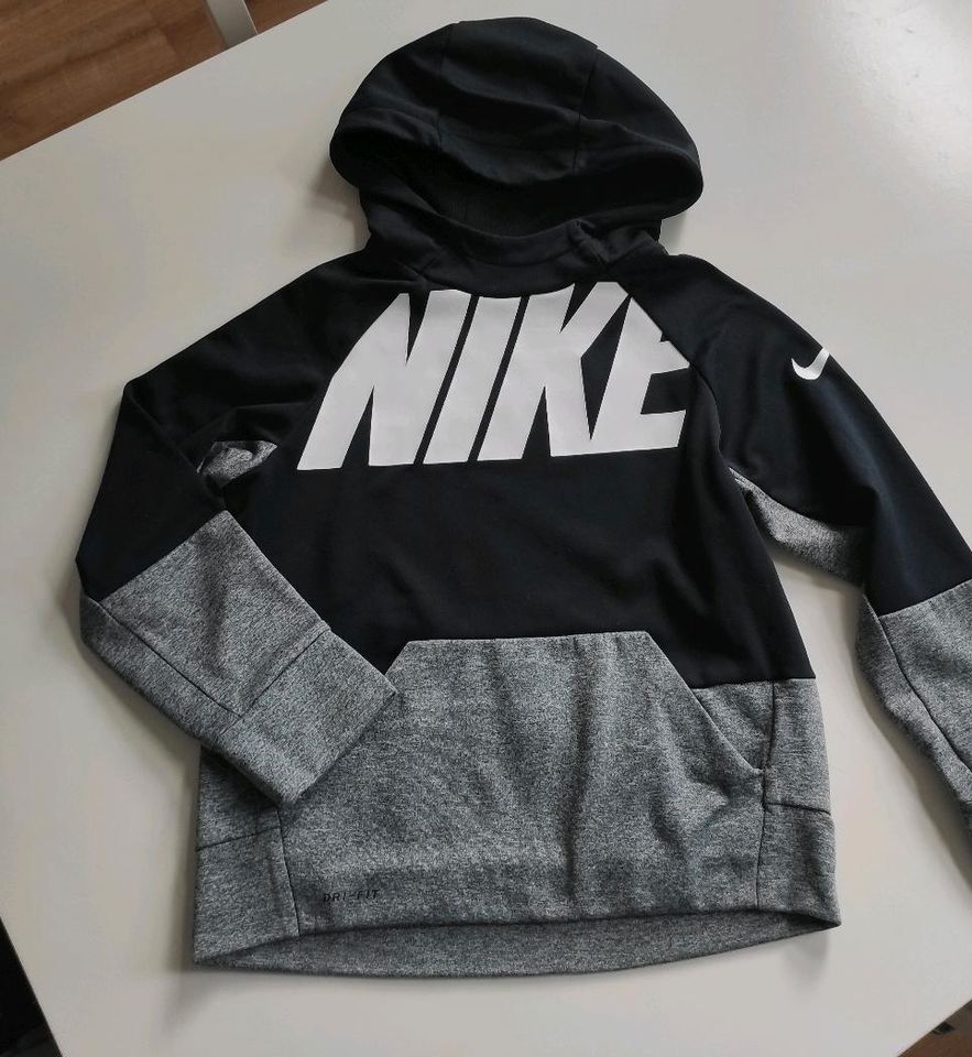 Nike dry- fit Sweatshirt Größe 128 in Essen