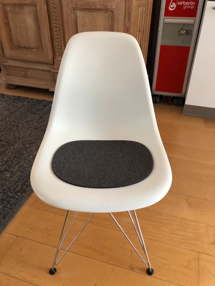 Eames Plastic Sidechair weiß 6 Stück in Bottrop