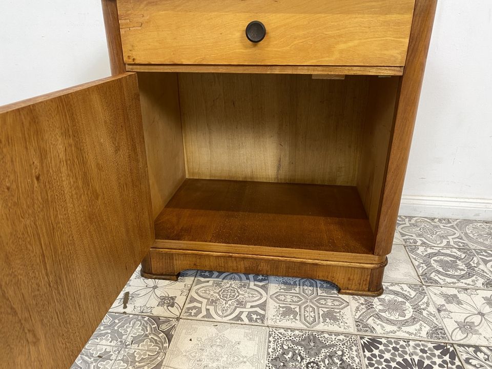 WMK 1/2 Hübscher und geräumiger Mid-Century Nachttisch aus vollem Holt mit Schublade und hübschen Messinggriffen # Nachtschrank Nachtschränkchen Nachtkommode Kommode Beistelltisch DDR VEB Vintage in Berlin