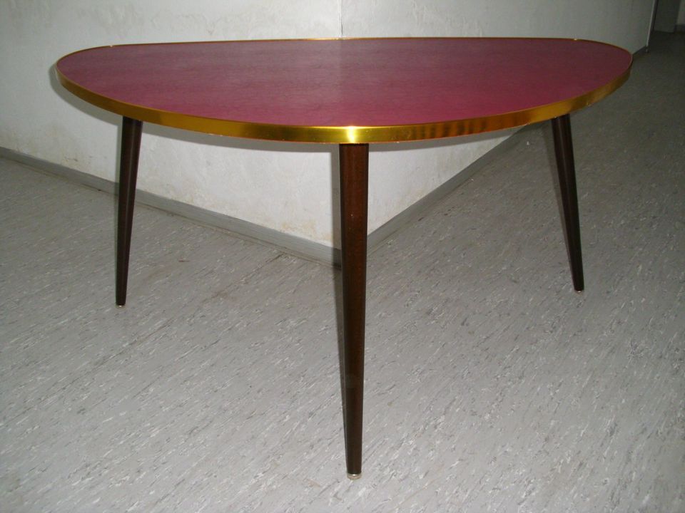 Schöner großer neuwertiger Nierentisch Coffee Table D=110cm rot in Gauting