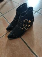 Schuhe mit Nieten Nordrhein-Westfalen - Grevenbroich Vorschau