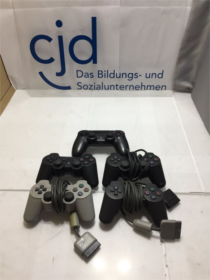 Diverse PS1- (one-), PS2-, PS3 und PS4-Controller 10 € bis 30 € in Dortmund