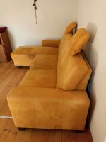 Sofa / Couch goldgelb mit Chaiselonge Niedersachsen - Raddestorf Vorschau
