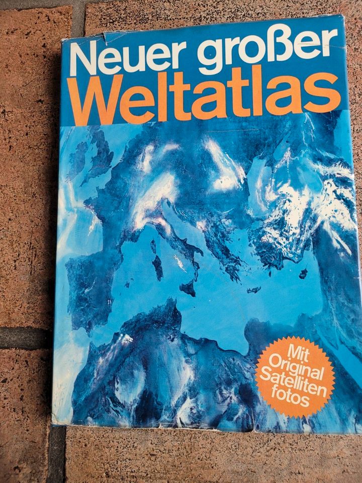 Neuer großer Weltatlas, R + V-Verlag 1975 in Wedemark