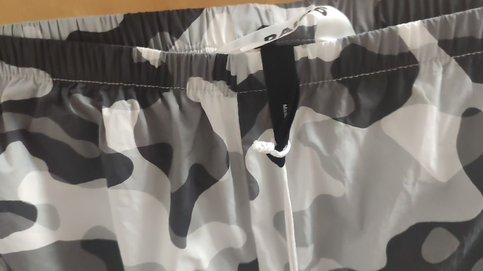 rains leichte camouflage Hose S neu in Saarbrücken