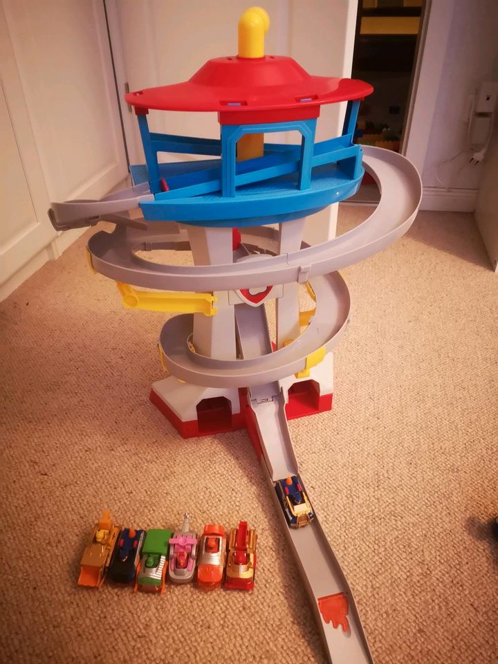 PAW Patrol Station Adventure Bay Spielset mit 7 Metallfahrzeug in Wittorf