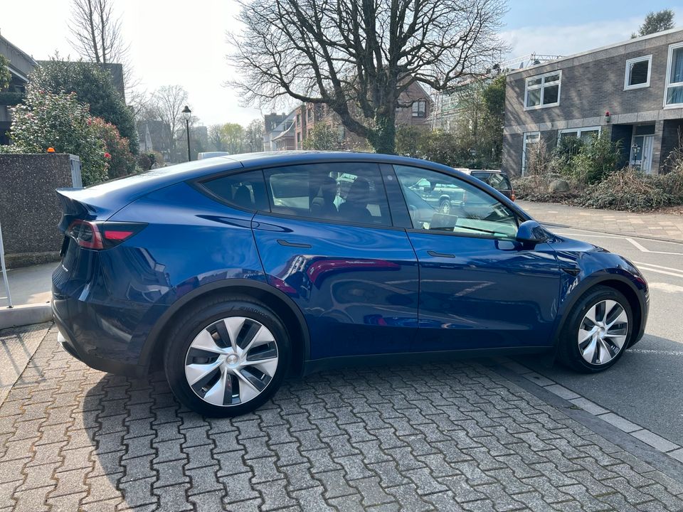 Tesla Model Y LR Dual Motor in Düsseldorf