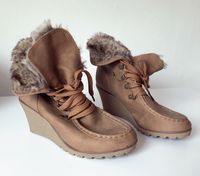 Keilabsatz Stiefeletten mit Kunstfelleinsatz beige braun Cognac Brandenburg - Kloster Lehnin Vorschau