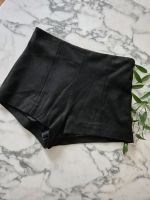 Shorts von H&M in Velour Optik 36 München - Thalk.Obersendl.-Forsten-Fürstenr.-Solln Vorschau