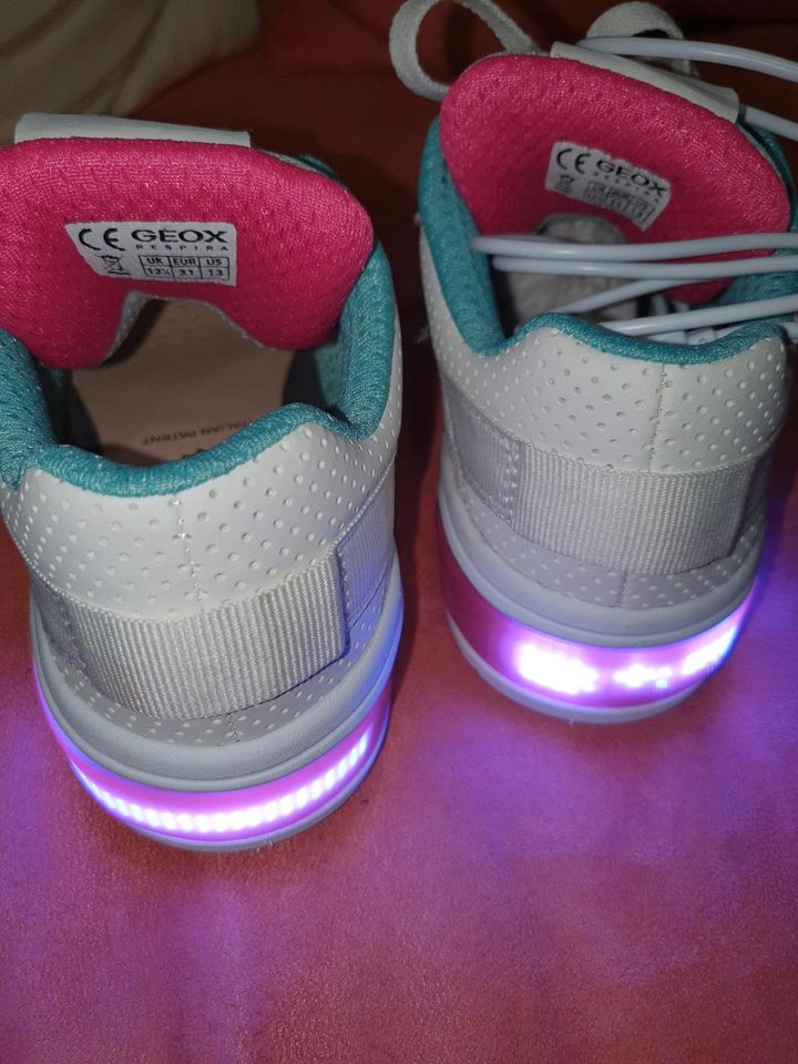 Geox Neue Mädchen Weiß & Rosa-Türkis *Gr. 31 *LED *Sportschuhe in Illingen