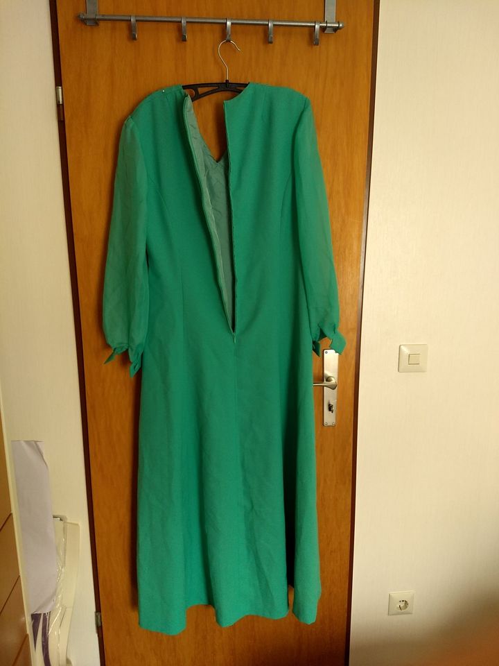 Langes grünes Kleid, Abendkleid, Maxikleid  in Gr. 40/42 in Schwülper