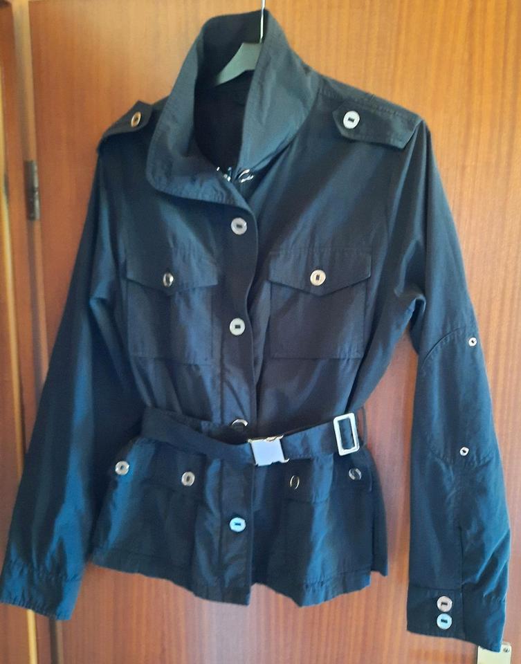 Schwarze Sommerjacke / dünne Jacke Gr. XL / 42 wasserabweisend in Preetz