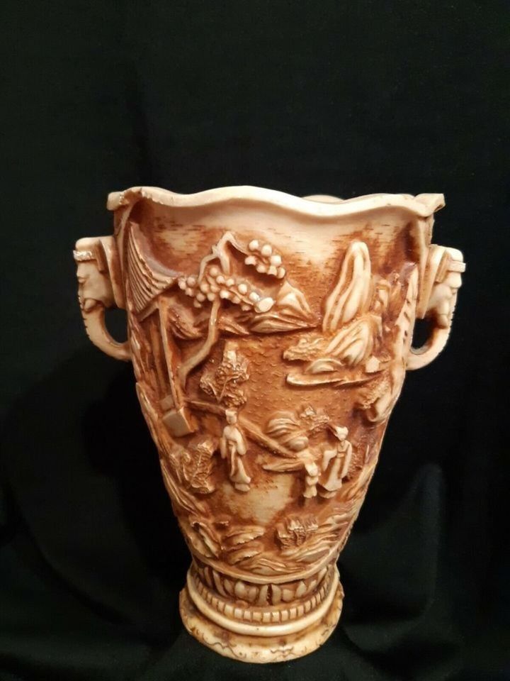 Schöne alte Vase in Elfenbein- Speckstein in Pirmasens