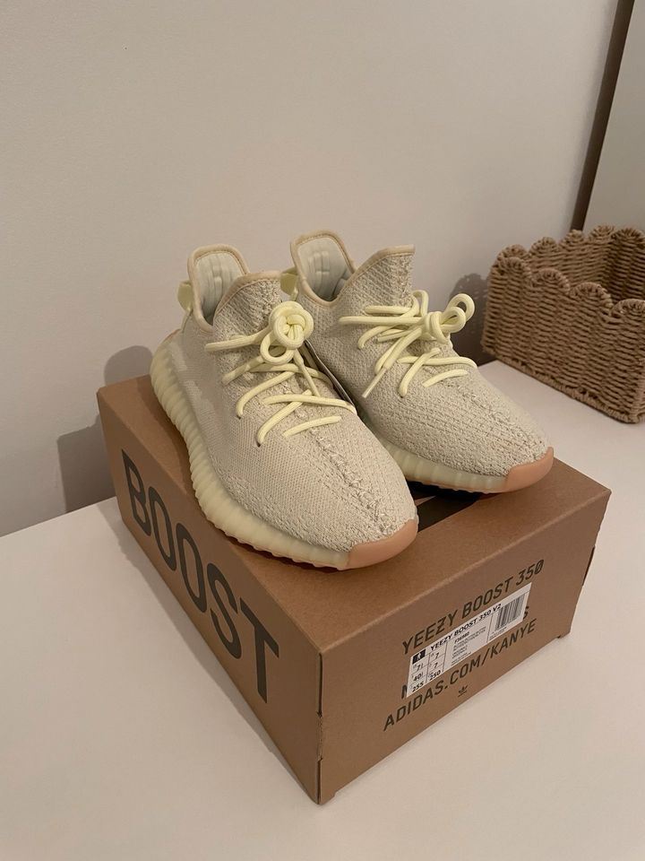 *NEU* Yeezy Boost 350 V2 BUTTER (7,5 / 40 2/3) in Berlin