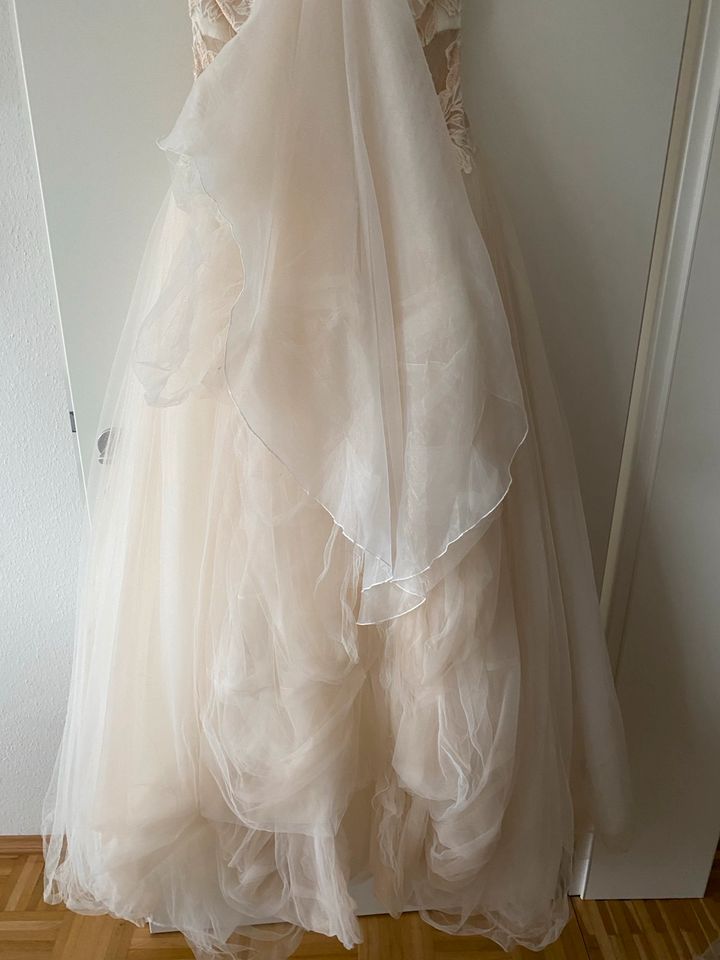 Romantisches Brautkleid (ivory) in Erkelenz