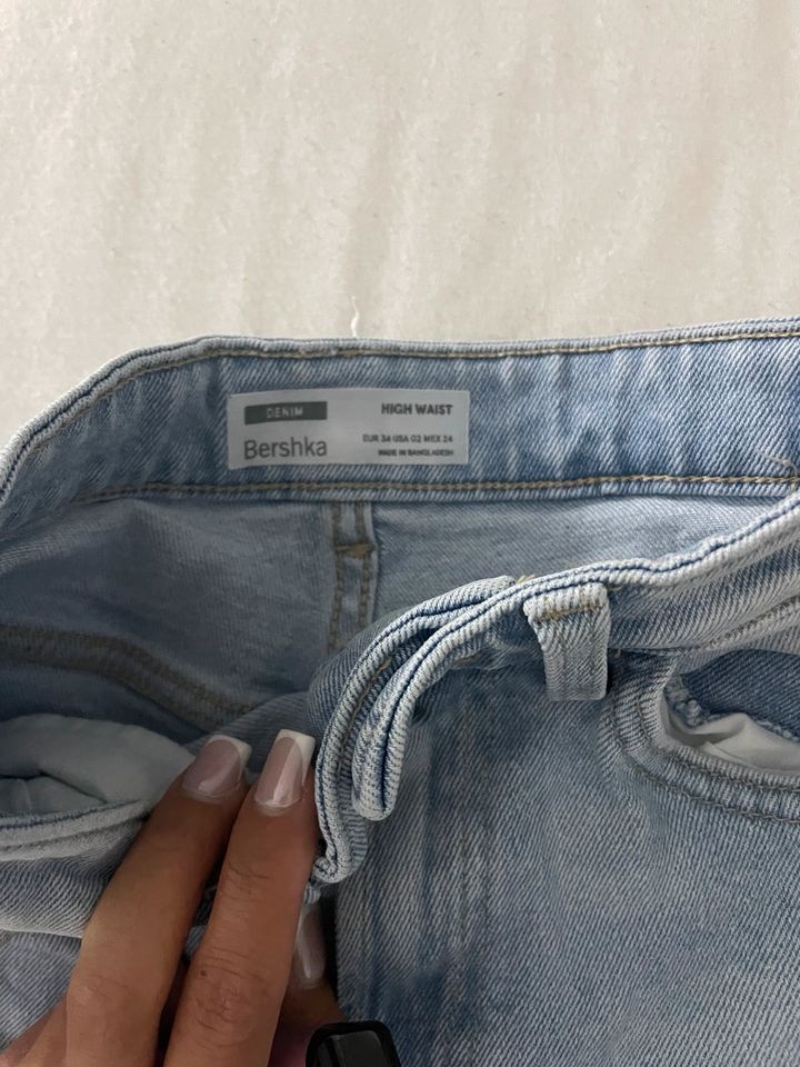 3 Stradivarius und Bershka Jeans in Ilsede