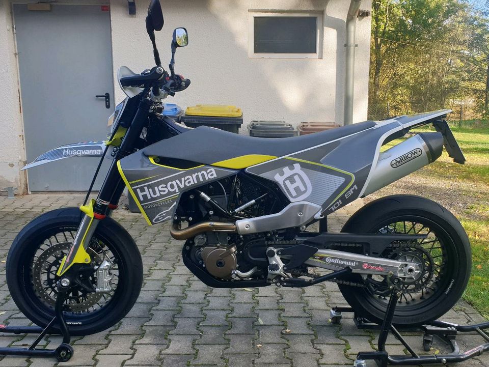 Husqvarna 701 SM 1.Hd. 7700km Scheckheft Supermoto Factory Arrow in  Sachsen-Anhalt - Zeitz | Motorrad gebraucht kaufen | eBay Kleinanzeigen ist  jetzt Kleinanzeigen