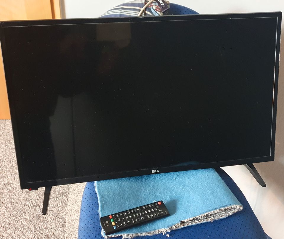 LG 32LJ500U - Defekt f. Bastler - TV Fernseher in Frankfurt am Main