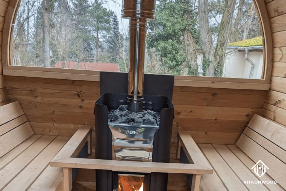 Premium VITKONWOOD Fasssauna mit Terrasse | 2,7 Meter | Thermoholz | GRATIS Lieferung | Saunafass | Fassauna | Gartensauna | Aussensauna | Saunatonne | Tonnensauna in Diekholzen