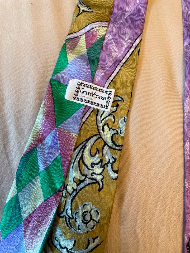 Gianni Versace Vintage Seidenkrawatte in Grafing bei München