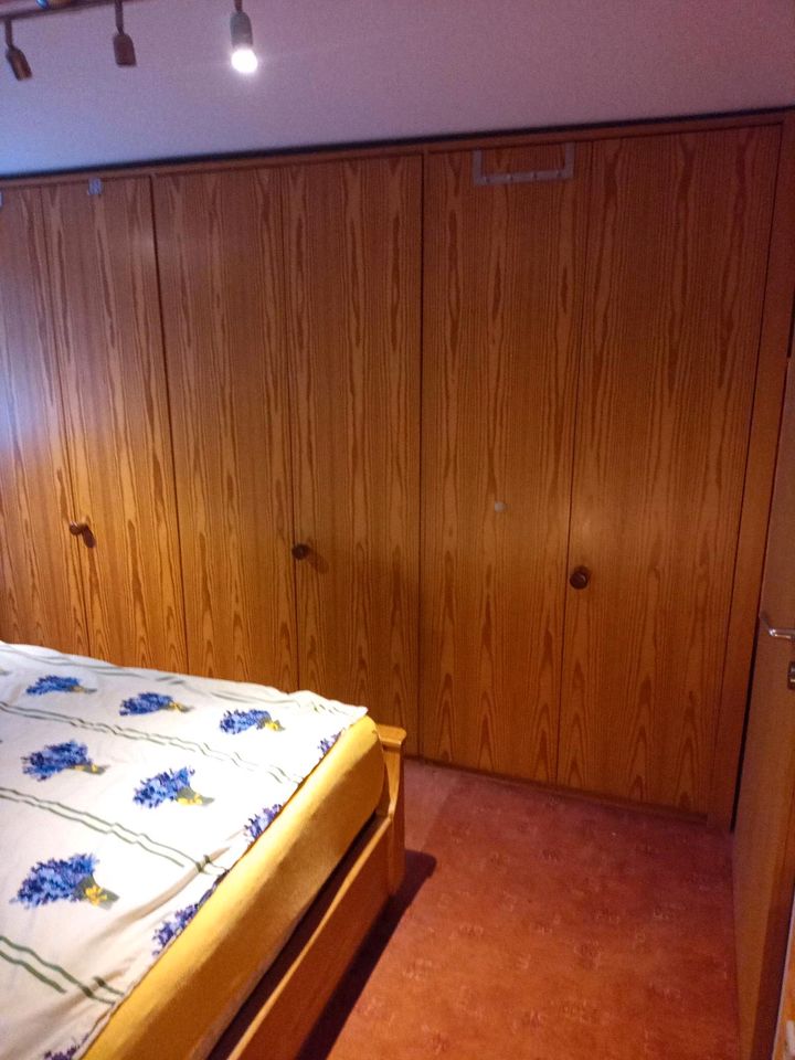 Schlafzimmer komplett Kiefer teilmassiv in Göttingen