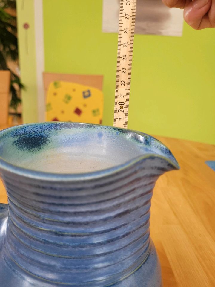 Tonkrug blau Höhe ca. 18,5 cm in Rott am Inn