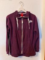 Nike Hoodie Sweatshirt Gr. S lila neu Niedersachsen - Wolfenbüttel Vorschau