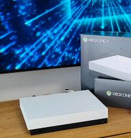 Xbox One X mit 1 TB schneller *SSD* --- ohne Controller Bayern - Regensburg Vorschau