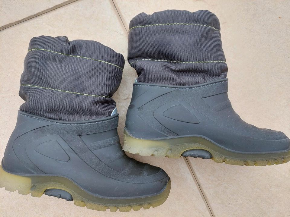 Winterstiefel gefüttert gr.29/30 in Staffelde