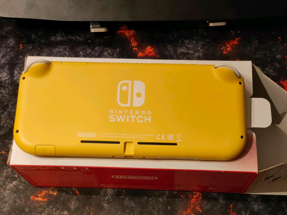 Nintendo Switch lite gelb in Remagen