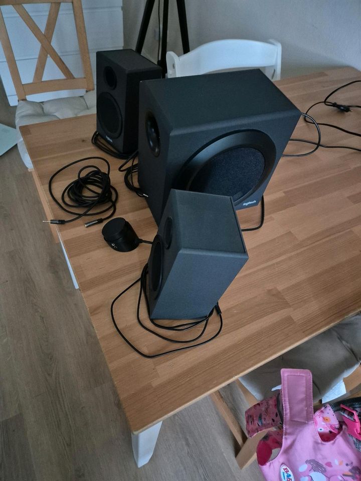 Logitech Z333 2.1 Soundsystem in Essen