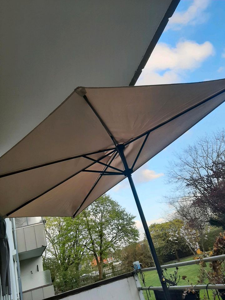 Sonnenschirm für Balkon in Neumünster