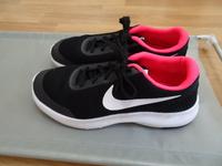 Nike Sportschuhe – Gr. 37.5 Sachsen-Anhalt - Halle Vorschau