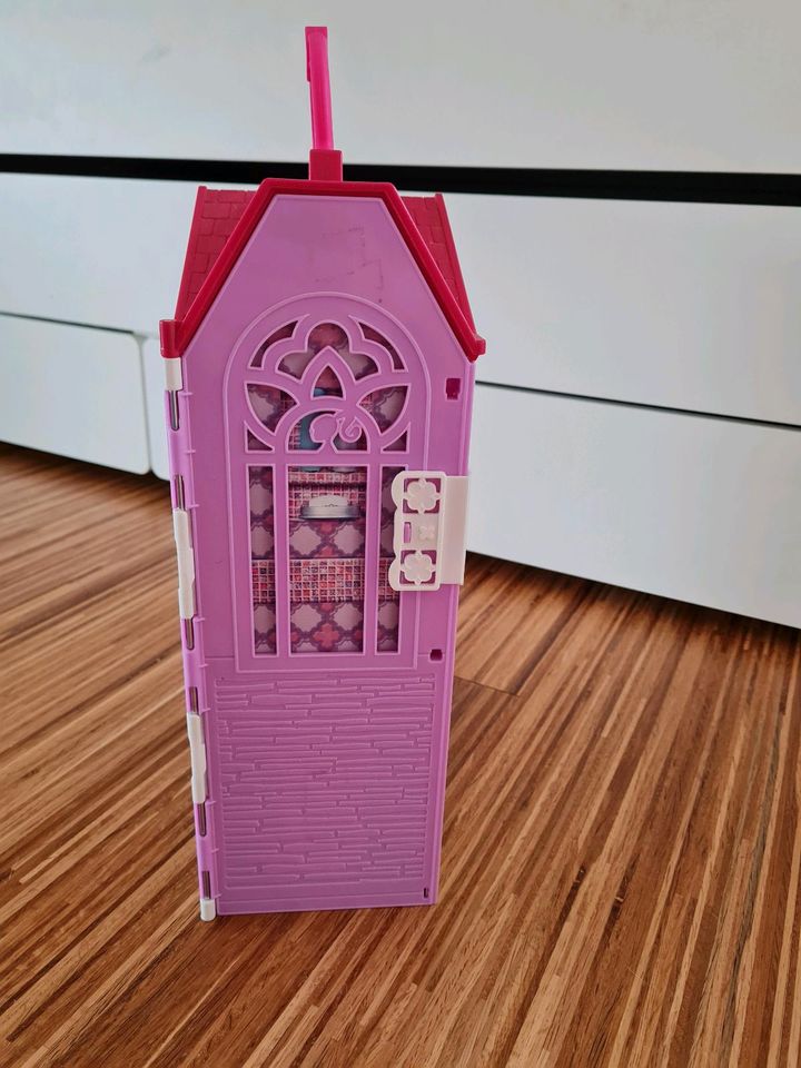 BARBIE - Klapphaus - Ferienhaus - Haus - viel Zubehör!!! in Grasbrunn