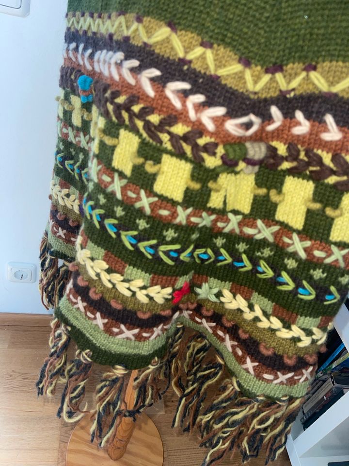 Népal poncho Umhang Cape  original Schurwolle Stickerei one size in Garmisch-Partenkirchen