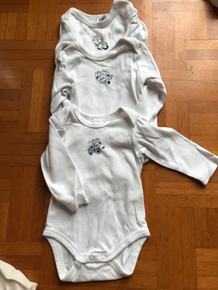 28 tlg. Set: Babykleidung Gr. 62 Bodys Hosen Strampler Mützen H&M in Krefeld