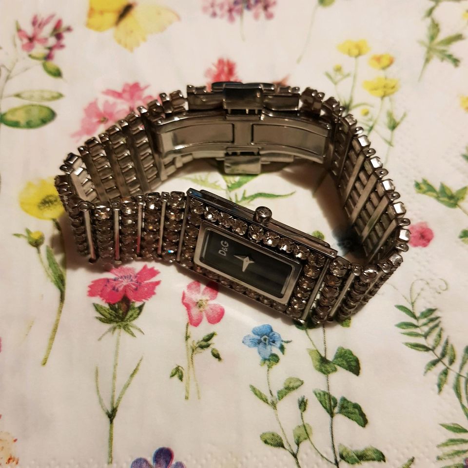 D&G Damenuhr Uhr Schmuck Armband Strass Glitzer Time Jewels in Horgenzell