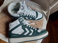 Hummel Sneaker St. Power Play Mid RT Gr 39 weiss grün unisex *NEU Schleswig-Holstein - Flensburg Vorschau