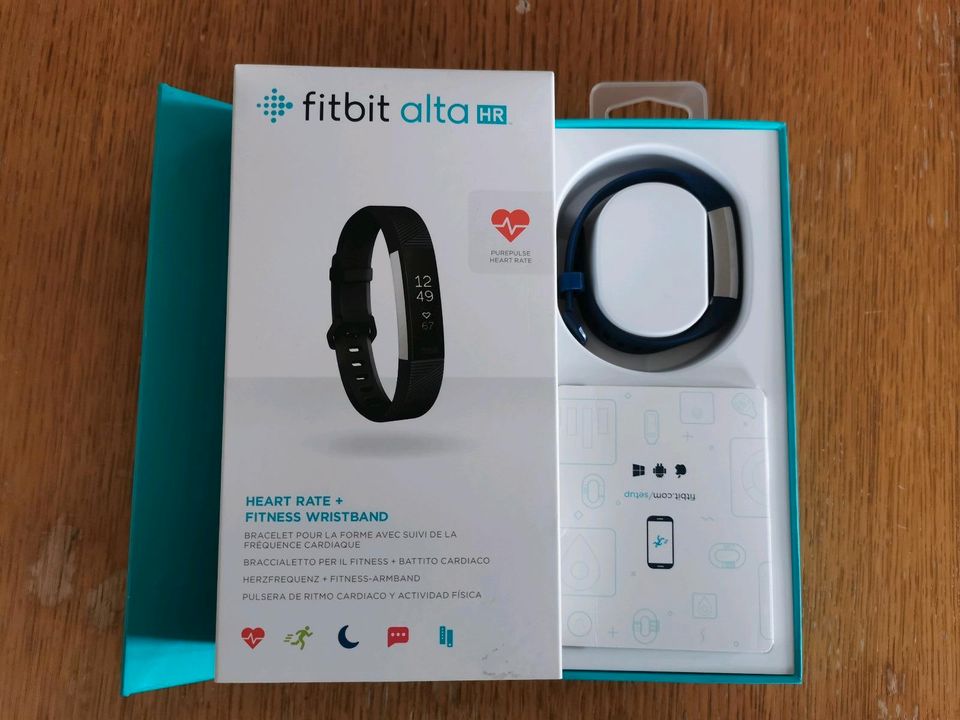 Fitbit alta HR Fitness Tracker mit Bändern in Wunstorf