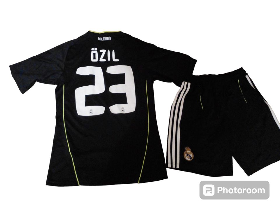 Real Madrid  Trikot mit Hose  Özil in Schwelm