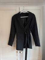 Schwarzer Blazer zum Binden, Wickelblazer, Mioni Italia Bayern - Untersiemau Vorschau