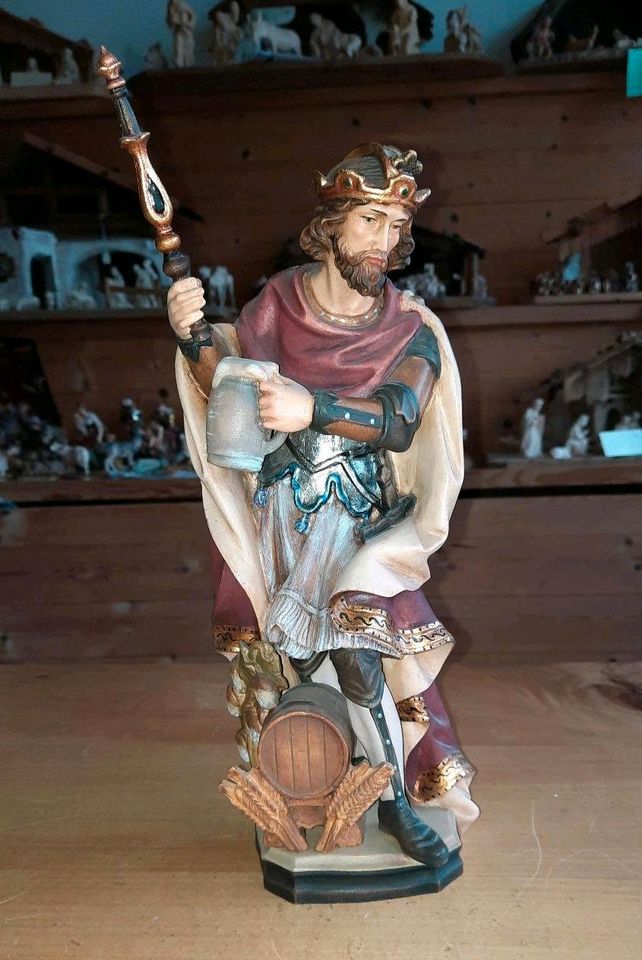 Hl. Gambrinus holzgeschnitzt Holzfigur in Gachenbach