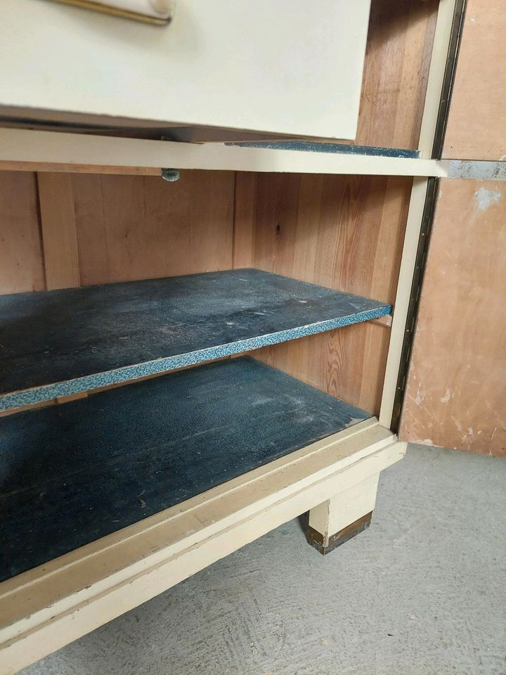 Vintage Küchenbuffet Highboard Holzschrank 60er 70er DDR Retro in Leipzig