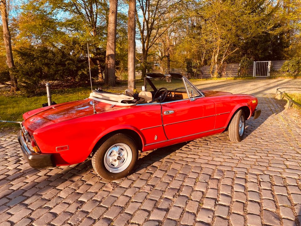 Fiat 124 Spider CS 2 EZ 1979 in Düsseldorf