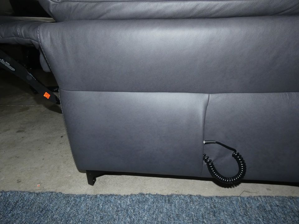 3-2er Echt Leder Sofa Garnitur 2x elektr Relaxsitze anstatt 6299€ in Hagen am Teutoburger Wald