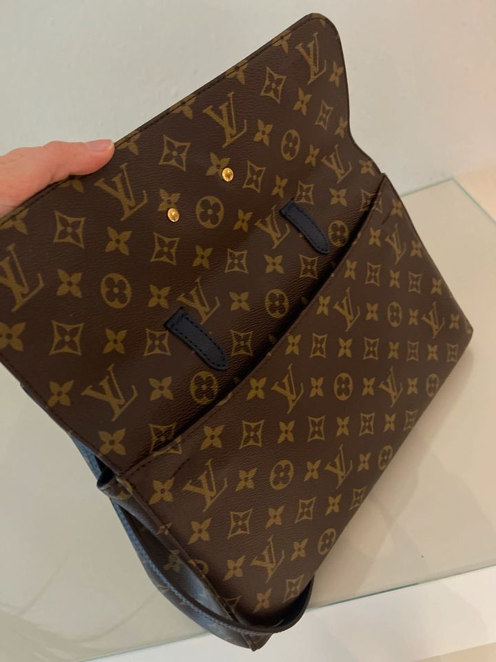 Louis Vuitton Schultertasche / Modell: VENUS in Abensberg