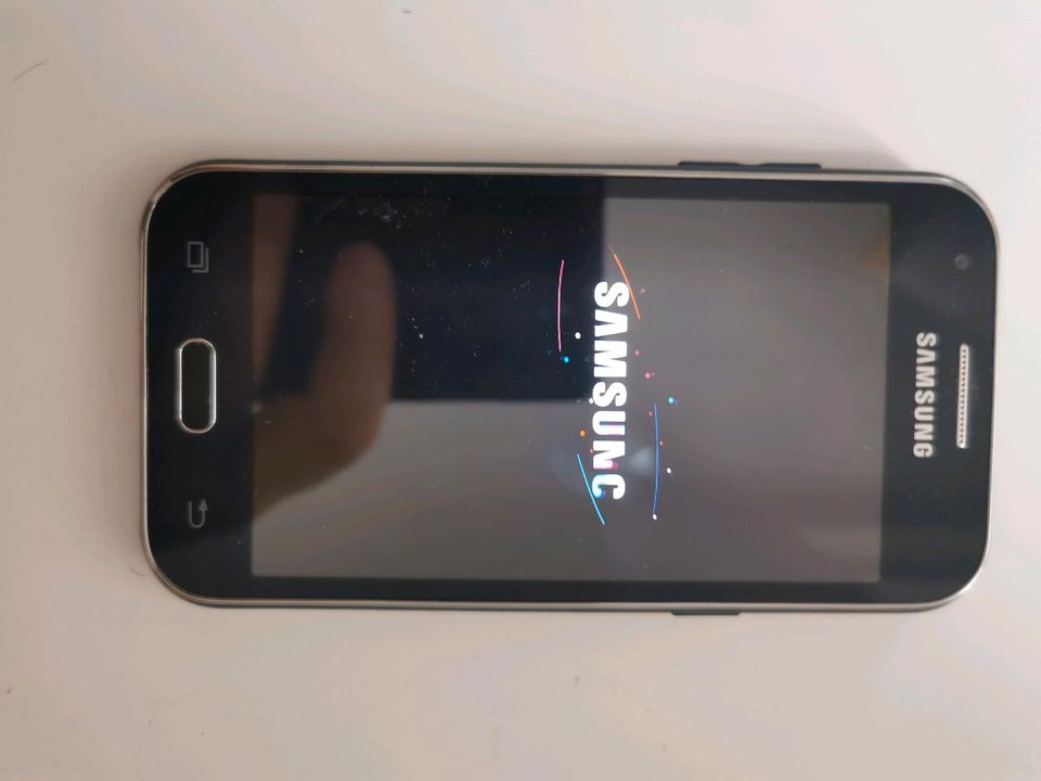 Samsung galaxy J 1 in Nienburg (Weser)