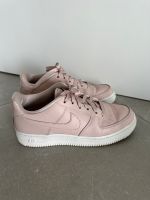 Nike Air Force Sneaker babyrosa glänzend Niedersachsen - Oldenburg Vorschau